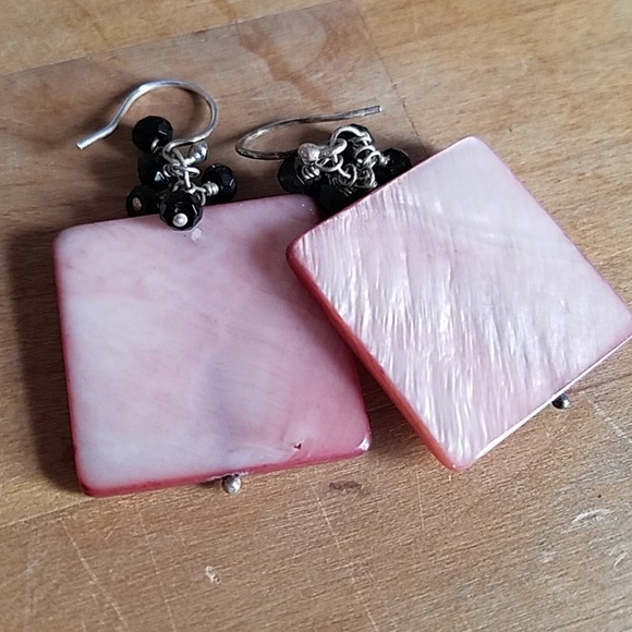 Pink shell black onyx handmade earrings - Picture 2 of 4
